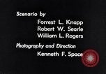 Standbild Kontrast zwischen dem reichen und dem armen New York City der 1930er Jahre New York City USA, 1939, aus Sekunde 62 historischem Filmmaterial Videoclip 65675035672