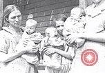 Standbild Kinder beim Spielen während der Großen Depression New York City USA, 1939, aus Sekunde 19 historischem Filmmaterial Videoclip 65675035673