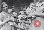 Standbild Kinder beim Spielen während der Großen Depression New York City USA, 1939, aus Sekunde 23 historischem Filmmaterial Videoclip 65675035673