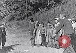 Standbild Kinder beim Spielen während der Großen Depression New York City USA, 1939, aus Sekunde 51 historischem Filmmaterial Videoclip 65675035673