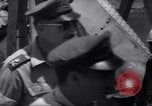 Standbild Israel und Jordanien Austausch von Gefangenen der Allenby Brücke Jordanien, 1967, aus Sekunde 18 historischem Filmmaterial Videoclip 65675035694