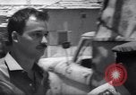 Standbild Israel und Jordanien Austausch von Gefangenen der Allenby Brücke Jordanien, 1967, aus Sekunde 20 historischem Filmmaterial Videoclip 65675035694