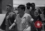 Standbild Israel und Jordanien Austausch von Gefangenen der Allenby Brücke Jordanien, 1967, aus Sekunde 28 historischem Filmmaterial Videoclip 65675035694