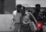 Standbild Israel und Jordanien Austausch von Gefangenen der Allenby Brücke Jordanien, 1967, aus Sekunde 29 historischem Filmmaterial Videoclip 65675035694