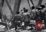 Standbild Israel und Jordanien Austausch von Gefangenen der Allenby Brücke Jordanien, 1967, aus Sekunde 34 historischem Filmmaterial Videoclip 65675035694