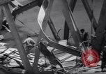Standbild Israel und Jordanien Austausch von Gefangenen der Allenby Brücke Jordanien, 1967, aus Sekunde 37 historischem Filmmaterial Videoclip 65675035694