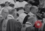 Standbild Papst Paul VI Offiziell erhebt den neuen Kardinälen in der Sixtinischen Kapelle Rom Italien, 1967, aus Sekunde 7 historischem Filmmaterial Videoclip 65675035695