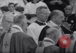 Standbild Papst Paul VI Offiziell erhebt den neuen Kardinälen in der Sixtinischen Kapelle Rom Italien, 1967, aus Sekunde 8 historischem Filmmaterial Videoclip 65675035695