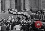 Standbild Papst Paul VI Offiziell erhebt den neuen Kardinälen in der Sixtinischen Kapelle Rom Italien, 1967, aus Sekunde 11 historischem Filmmaterial Videoclip 65675035695