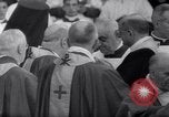 Standbild Papst Paul VI Offiziell erhebt den neuen Kardinälen in der Sixtinischen Kapelle Rom Italien, 1967, aus Sekunde 15 historischem Filmmaterial Videoclip 65675035695