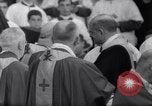 Standbild Papst Paul VI Offiziell erhebt den neuen Kardinälen in der Sixtinischen Kapelle Rom Italien, 1967, aus Sekunde 16 historischem Filmmaterial Videoclip 65675035695