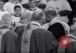 Standbild Papst Paul VI Offiziell erhebt den neuen Kardinälen in der Sixtinischen Kapelle Rom Italien, 1967, aus Sekunde 17 historischem Filmmaterial Videoclip 65675035695