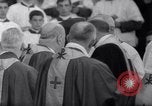 Standbild Papst Paul VI Offiziell erhebt den neuen Kardinälen in der Sixtinischen Kapelle Rom Italien, 1967, aus Sekunde 18 historischem Filmmaterial Videoclip 65675035695