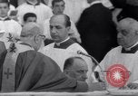 Standbild Papst Paul VI Offiziell erhebt den neuen Kardinälen in der Sixtinischen Kapelle Rom Italien, 1967, aus Sekunde 25 historischem Filmmaterial Videoclip 65675035695