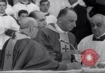 Standbild Papst Paul VI Offiziell erhebt den neuen Kardinälen in der Sixtinischen Kapelle Rom Italien, 1967, aus Sekunde 26 historischem Filmmaterial Videoclip 65675035695