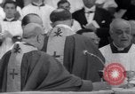 Standbild Papst Paul VI Offiziell erhebt den neuen Kardinälen in der Sixtinischen Kapelle Rom Italien, 1967, aus Sekunde 35 historischem Filmmaterial Videoclip 65675035695