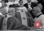 Standbild Papst Paul VI Offiziell erhebt den neuen Kardinälen in der Sixtinischen Kapelle Rom Italien, 1967, aus Sekunde 36 historischem Filmmaterial Videoclip 65675035695
