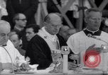 Standbild Papst Paul VI Offiziell erhebt den neuen Kardinälen in der Sixtinischen Kapelle Rom Italien, 1967, aus Sekunde 42 historischem Filmmaterial Videoclip 65675035695