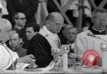 Standbild Papst Paul VI Offiziell erhebt den neuen Kardinälen in der Sixtinischen Kapelle Rom Italien, 1967, aus Sekunde 43 historischem Filmmaterial Videoclip 65675035695