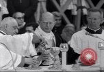 Standbild Papst Paul VI Offiziell erhebt den neuen Kardinälen in der Sixtinischen Kapelle Rom Italien, 1967, aus Sekunde 45 historischem Filmmaterial Videoclip 65675035695