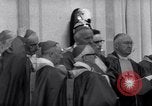 Standbild Papst Paul VI Offiziell erhebt den neuen Kardinälen in der Sixtinischen Kapelle Rom Italien, 1967, aus Sekunde 52 historischem Filmmaterial Videoclip 65675035695