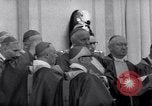 Standbild Papst Paul VI Offiziell erhebt den neuen Kardinälen in der Sixtinischen Kapelle Rom Italien, 1967, aus Sekunde 54 historischem Filmmaterial Videoclip 65675035695
