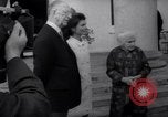 Immagine di Jacqueline Kennedy chat con Presidente irlandese e la sigra De Valera Dublino Irlanda, 1967, secondo 22 filmato di repertorio 65675035697