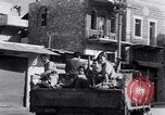 Standbild Israelische Soldaten besetzen palästinensischen Stadt in 1948 Israel, 1948, aus Sekunde 12 historischem Filmmaterial Videoclip 65675035701