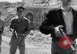 Standbild Israelische Soldaten besetzen palästinensischen Stadt in 1948 Israel, 1948, aus Sekunde 15 historischem Filmmaterial Videoclip 65675035701