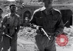 Standbild Israelische Soldaten besetzen palästinensischen Stadt in 1948 Israel, 1948, aus Sekunde 16 historischem Filmmaterial Videoclip 65675035701