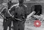 Standbild Israelische Soldaten besetzen palästinensischen Stadt in 1948 Israel, 1948, aus Sekunde 17 historischem Filmmaterial Videoclip 65675035701