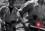 Standbild Israelische Soldaten besetzen palästinensischen Stadt in 1948 Israel, 1948, aus Sekunde 18 historischem Filmmaterial Videoclip 65675035701