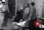 Standbild Israelische Soldaten besetzen palästinensischen Stadt in 1948 Israel, 1948, aus Sekunde 24 historischem Filmmaterial Videoclip 65675035701
