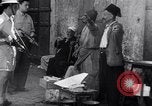 Standbild Israelische Soldaten besetzen palästinensischen Stadt in 1948 Israel, 1948, aus Sekunde 26 historischem Filmmaterial Videoclip 65675035701