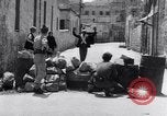Standbild Israelische Soldaten besetzen palästinensischen Stadt in 1948 Israel, 1948, aus Sekunde 28 historischem Filmmaterial Videoclip 65675035701