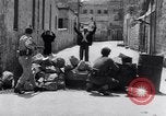 Standbild Israelische Soldaten besetzen palästinensischen Stadt in 1948 Israel, 1948, aus Sekunde 29 historischem Filmmaterial Videoclip 65675035701