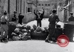 Standbild Israelische Soldaten besetzen palästinensischen Stadt in 1948 Israel, 1948, aus Sekunde 30 historischem Filmmaterial Videoclip 65675035701