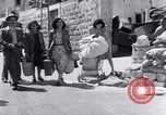 Standbild Israelische Soldaten besetzen palästinensischen Stadt in 1948 Israel, 1948, aus Sekunde 43 historischem Filmmaterial Videoclip 65675035701