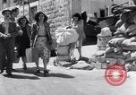 Standbild Israelische Soldaten besetzen palästinensischen Stadt in 1948 Israel, 1948, aus Sekunde 44 historischem Filmmaterial Videoclip 65675035701