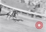 Standbild Preakness Stakes gewonnen durch Zitat mit Jockey Arcaro bis Baltimore Maryland USA, 1948, aus Sekunde 44 historischem Filmmaterial Videoclip 65675035703