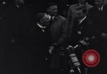Standbild Neville Chamberlain behebt Tschechoslowakischen problem London England Vereinigtes Königreich, 1938, aus Sekunde 15 historischem Filmmaterial Videoclip 65675035704