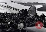 Standbild Neville Chamberlain behebt Tschechoslowakischen problem London England Vereinigtes Königreich, 1938, aus Sekunde 23 historischem Filmmaterial Videoclip 65675035704