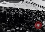 Standbild Neville Chamberlain behebt Tschechoslowakischen problem London England Vereinigtes Königreich, 1938, aus Sekunde 26 historischem Filmmaterial Videoclip 65675035704