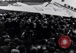 Standbild Neville Chamberlain behebt Tschechoslowakischen problem London England Vereinigtes Königreich, 1938, aus Sekunde 27 historischem Filmmaterial Videoclip 65675035704