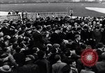 Standbild Neville Chamberlain behebt Tschechoslowakischen problem London England Vereinigtes Königreich, 1938, aus Sekunde 32 historischem Filmmaterial Videoclip 65675035704