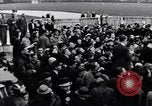 Standbild Neville Chamberlain behebt Tschechoslowakischen problem London England Vereinigtes Königreich, 1938, aus Sekunde 34 historischem Filmmaterial Videoclip 65675035704