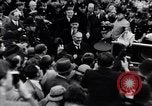 Standbild Neville Chamberlain behebt Tschechoslowakischen problem London England Vereinigtes Königreich, 1938, aus Sekunde 40 historischem Filmmaterial Videoclip 65675035704