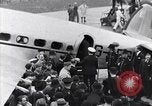Standbild Neville Chamberlain Abfahrt für München London England Vereinigtes Königreich, 1938, aus Sekunde 1 historischem Filmmaterial Videoclip 65675035705