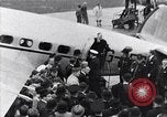 Standbild Neville Chamberlain Abfahrt für München London England Vereinigtes Königreich, 1938, aus Sekunde 4 historischem Filmmaterial Videoclip 65675035705