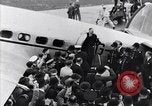 Standbild Neville Chamberlain Abfahrt für München London England Vereinigtes Königreich, 1938, aus Sekunde 6 historischem Filmmaterial Videoclip 65675035705